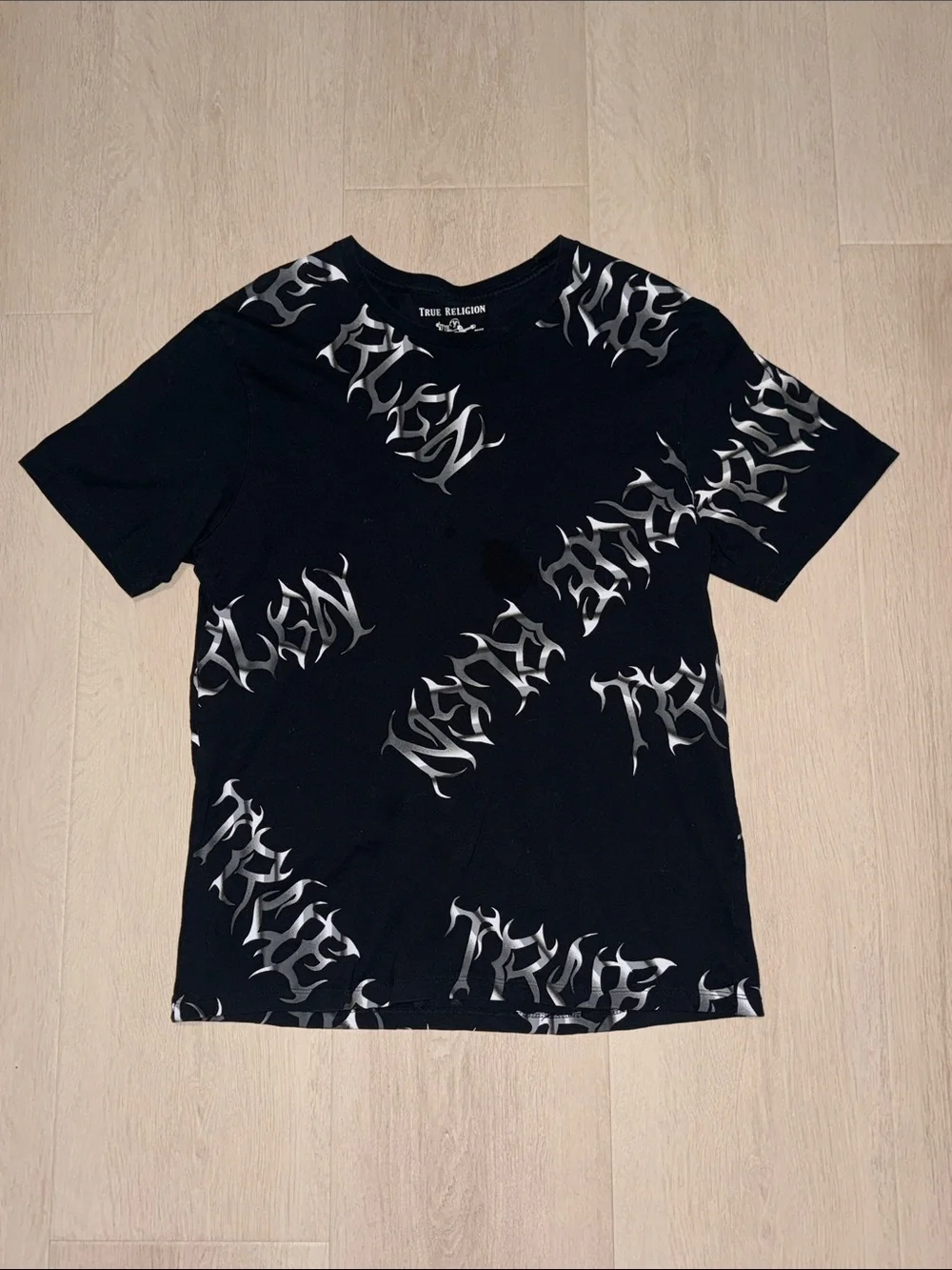 True Religion Black Tee with Silver Graphic Script Mens Large